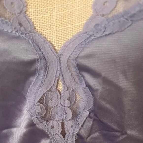 Set of 2 Vintage Warner's Camisole's - Picture 6 of 16